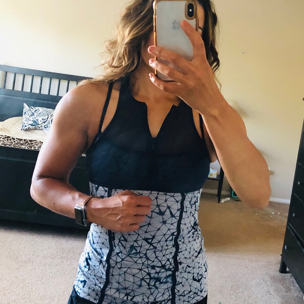 Lululemon Zipper, High Neck Mesh Top. Dark blue.